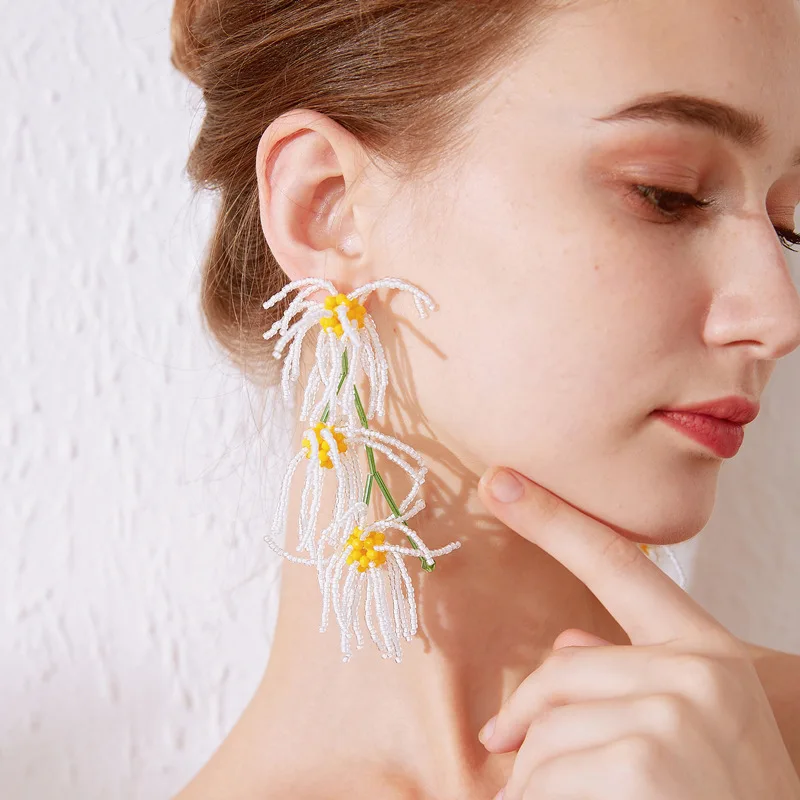 Hand-beaded long earrings Exaggerated white Daisy petals fringe earrings for female niche temperament holiday style earrings