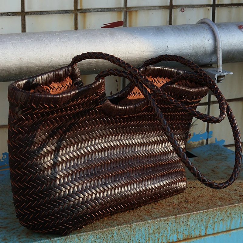 Bolso tipo cesta de piel de vaca francesa tejida para primavera y verano, bolso tejido de ratán, bolso retro informal de moda de gran capacidad para mujer