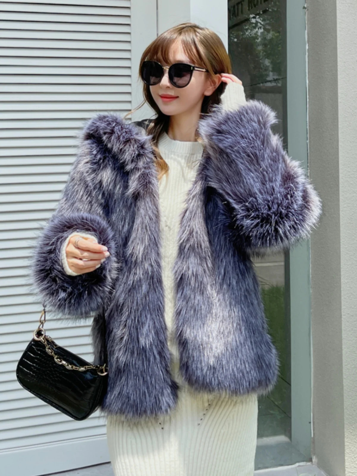 Autumn and Winter 2024 Fur Thickened Women's Warm Fashionable Hooded Short Artificial Coat