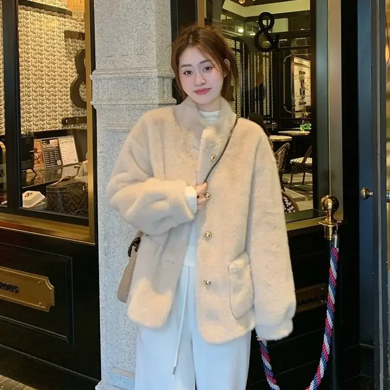 

Autumn and Winter Fashion Women's Fake Fur Jacket Warm Commuter Fur Integrated