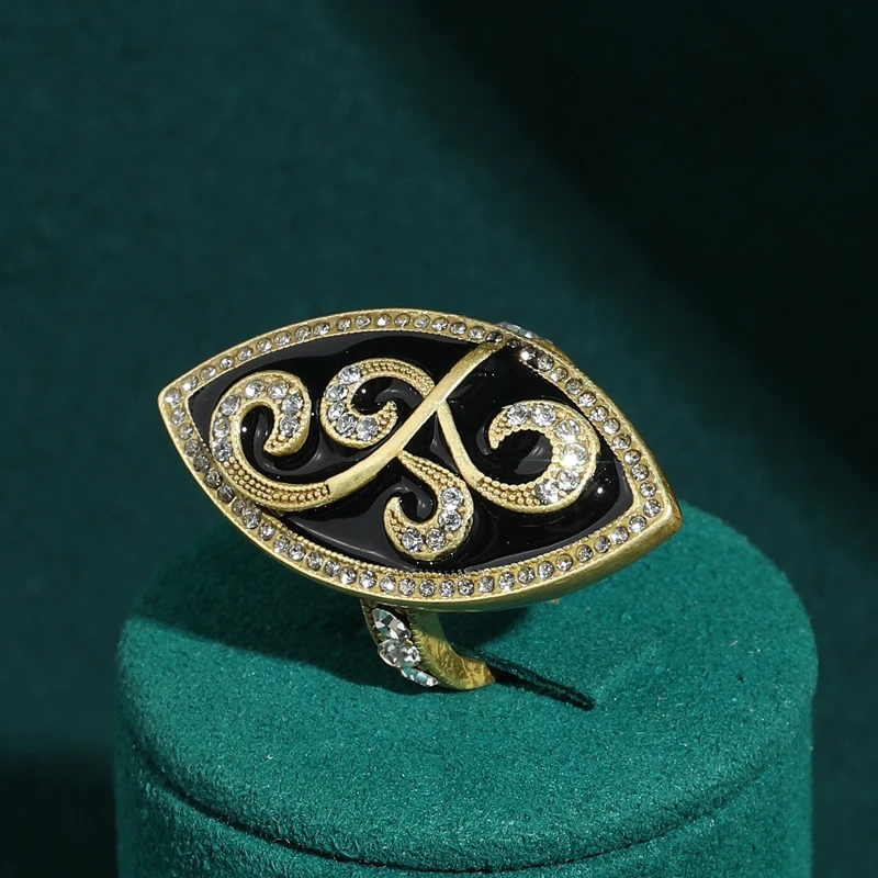 

Luxury Vintage Rhinestone Black Relief Flower Ring Antique Gold Plated For Women Retro Elegant Antique Brand Music Party Jewelry