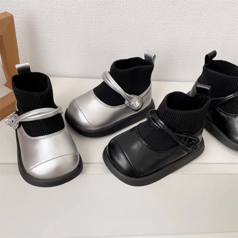 Nuove scarpe da bambino in autunno/inverno 2024 Versione coreana di stivali da principessa per bambina 0-3 anni stivali singoli per bambina