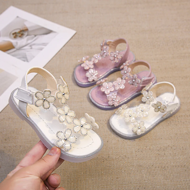 

3-12 Year Girls Sandals Summer Fashion New Children Soft Soled Beach Shoes Non-slip Transparent Rhinestones Kids Princess Sandal