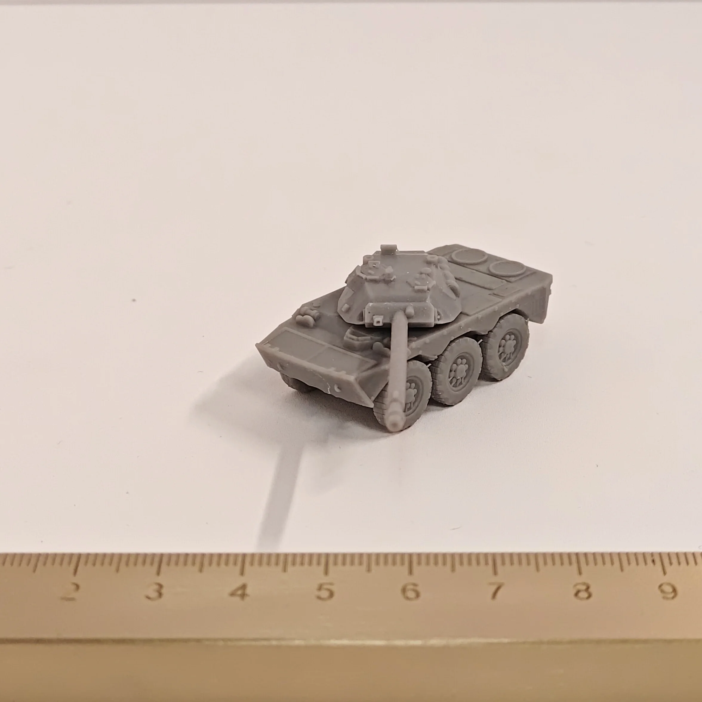 Kit de modèle de AMX-10 «réservoir à roues» à l'échelle 1/144