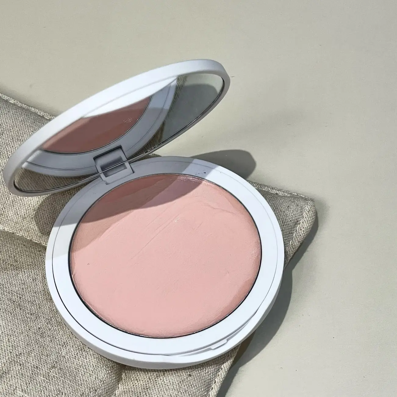 Faiccia Bang Bang Cicada Wing Highlighter Cream, dodaje efekt powiększenia i rozjaśnienia, przyjazny dla skóry, tworzy pełny i rozświetlony wygląd, kosmetyki dla kobiet, prezent na Walentynki, prezent na Boże Narodzenie