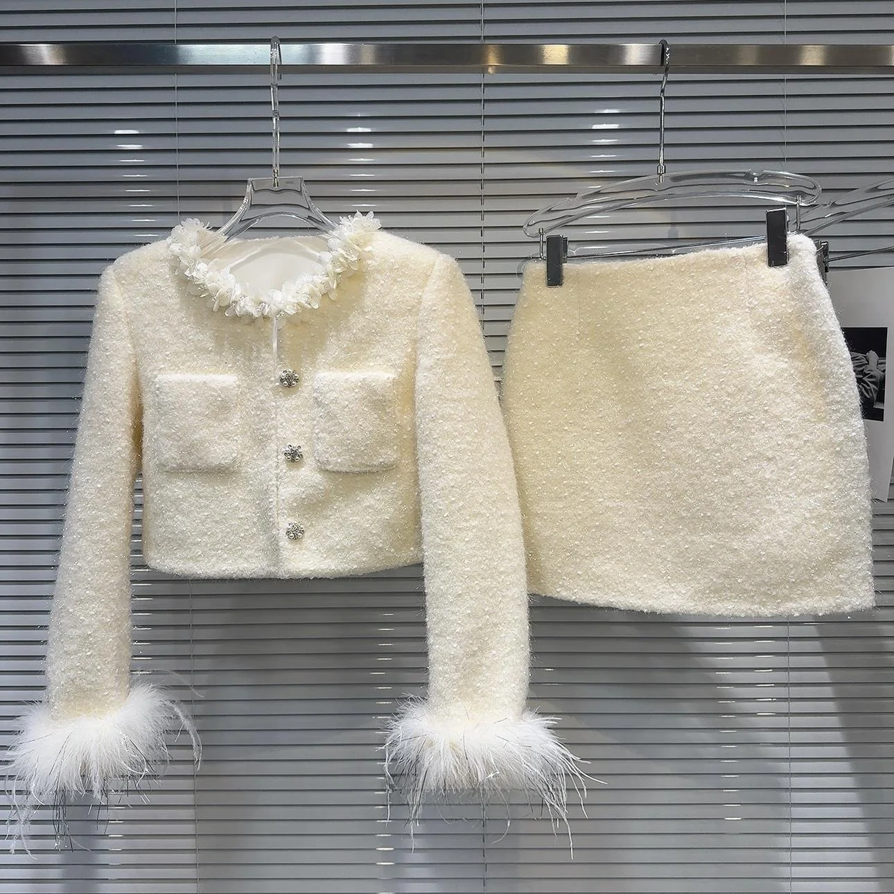 

Petal Collar Feather Sve Woolen Coat Skirt Set Luxury Sle Long Sve Button up Women's Faion Autumn Winter Outfit