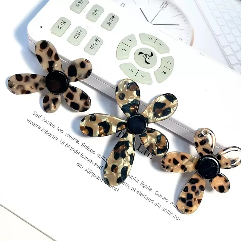 Wholesale 40pcs/lot color leopard print cartoon flowers shape acrylic beads diy jewelry garment hair pendant accessory