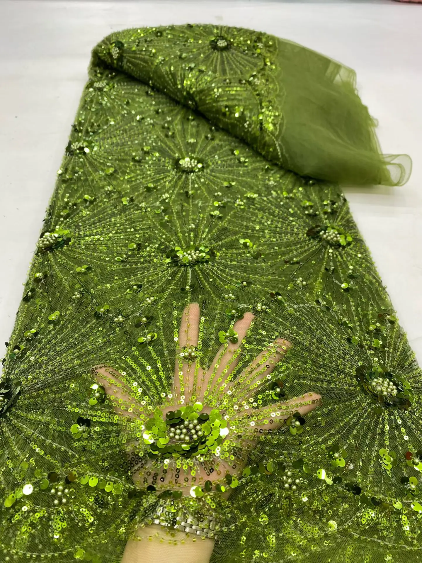 

2025Высокое качество, новейшая африканская нигерийская тюль, кружевная ткань с вышивкой, гипюровая органза, платья для выпускного вечера с блестками, 5 ярдов