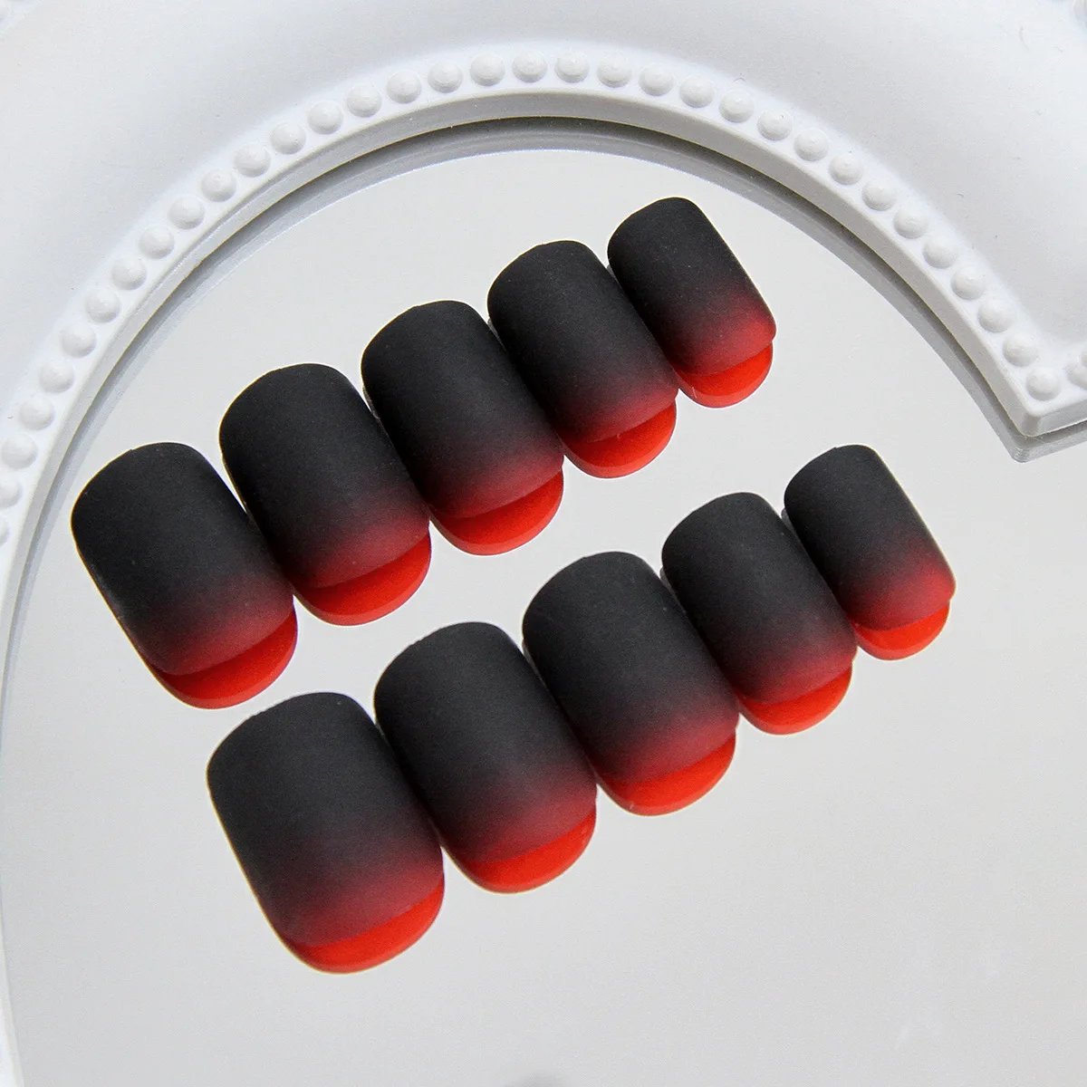 

24PCS Vintage Versatile Style Matte Black-Red Ombré Press-On Nails – Short Round Shape False Nails Detachable Finished Nail Tips