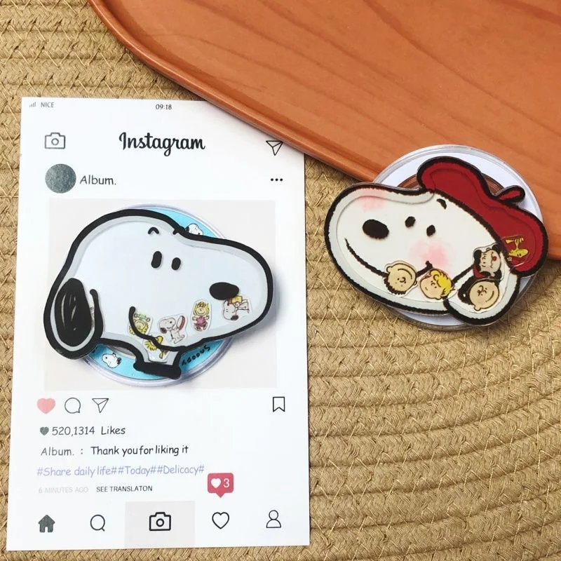 

Cute Snoopy Shake Head Magnetic Airbag Holder Cartoon Avatar Design Retractable Stand Universal for Mobile Phones Anti Slip