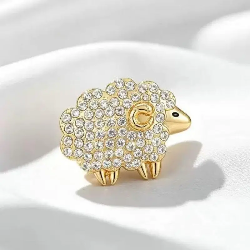 Cute Sheep Brooches For Women Lamb Pin Y2K Shiny Pearl Crystal Lapel Pins Badges 2027 New Year Gifts Fashion Jewelry Accessorie