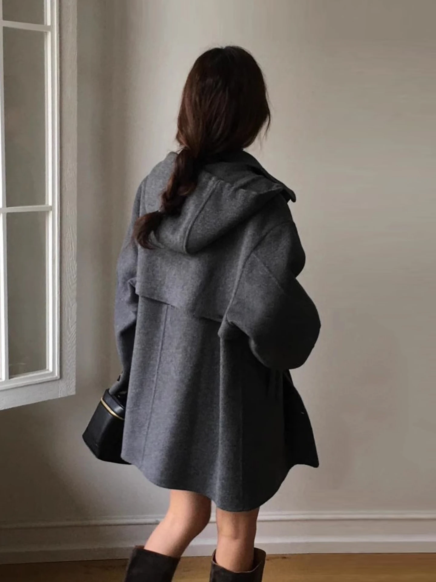 

Шерстяное пальто со съемным капюшоном в стиле ретро, женское свободное универсальное ветровка, топ, зимняя новинка, корейская версия, Long Sve Singl...