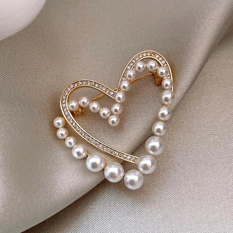 Classic Crystal Heart Pearl Brooch Pins Trendy Clothing Dress T-shirt Heart Scarf Brooches Crystal Silk Scarf Buckle Brooch