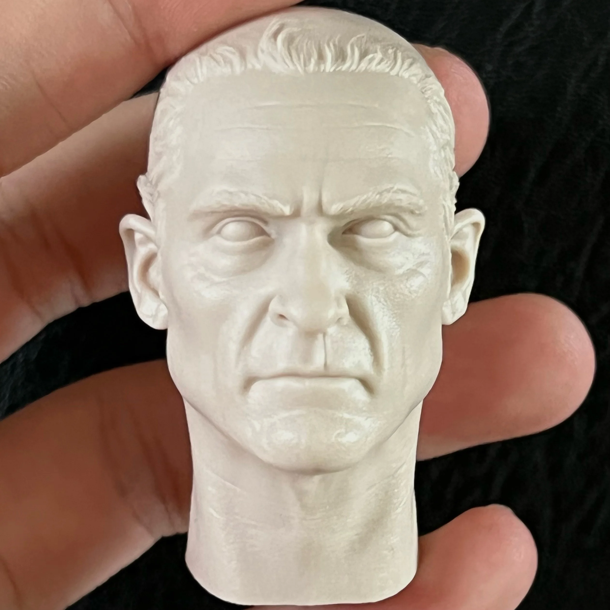 Unpainted 1/6 Male Soldier Joaquin Phoenix Bald Head Sculpt Calm version Head Carved For 12