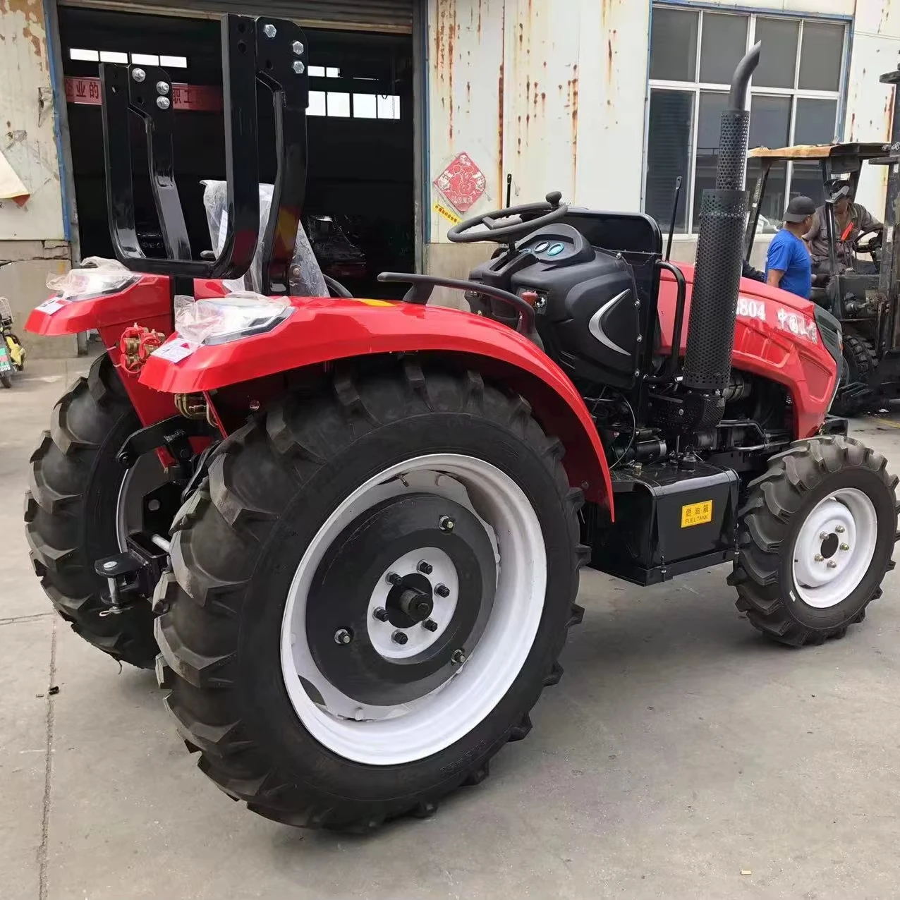 รถแทรกเตอร์ฟาร์ม 50HP 4x4WD รถแทรกเตอร์การเกษตรพร้อมระบบบังคับเลี้ยวไฮดรอลิก