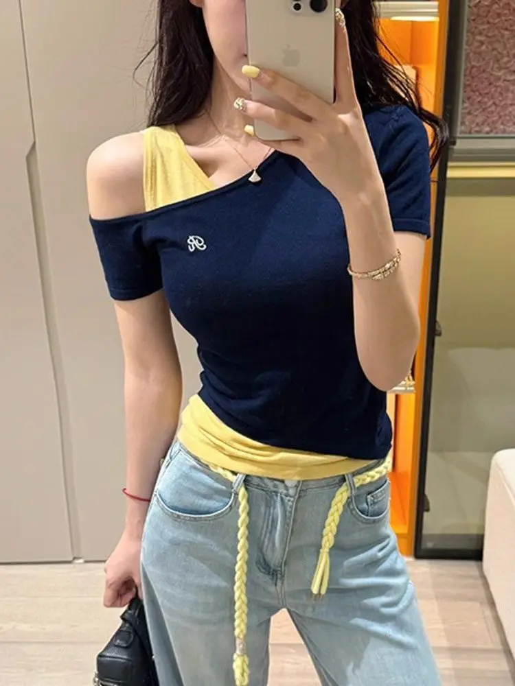 เสื้อถักทรงเข้ารูปแบบสลิมฟิต ดีไซน์เปิดไหล่ข้างเดียว สีสันตัดกันทันสมัย ดูอ่อนเยาว์ สำหรับฤดูร้อน รุ่นใหม่ล่าสุด