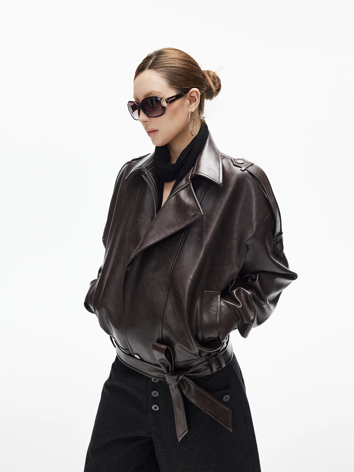 แจ็คเก็ตหนังสีน้ำตาลแดงแบบไมโครแมตต์ 00PU สายสะพายไหล่แบบยาว ปกคอพับได้ คาดเข็มขัด ทรงหลวม แฟชั่นสำหรับผู้หญิง