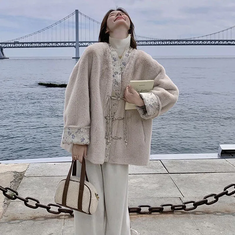 Neue Damen-Jacke im chinesischen Stil, dicker, flauschiger Lammwollmantel, 2025, Winter mit Pelzkragen, Froschknöpfen, schicke, elegante Oberbekleidung
