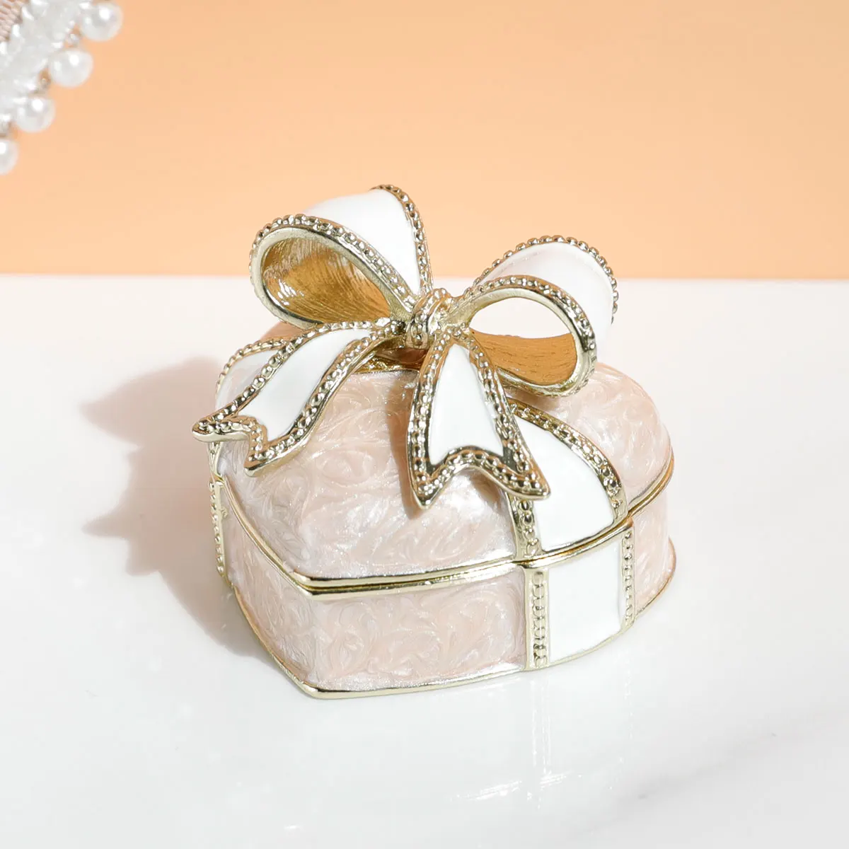

Heart Shape Vintage Trinket Boxes Hinged Collectible Bow-knot Decor Jeweled Enameled Heart Jewelry Ring Holder Box