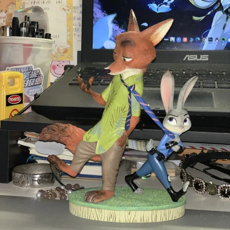 

20cm Disney Cartoon Zootopia Nick Judy RESIN Statue Model Toys Ornaments Collectible Figures Doll Friend Birthday Christmas Gift
