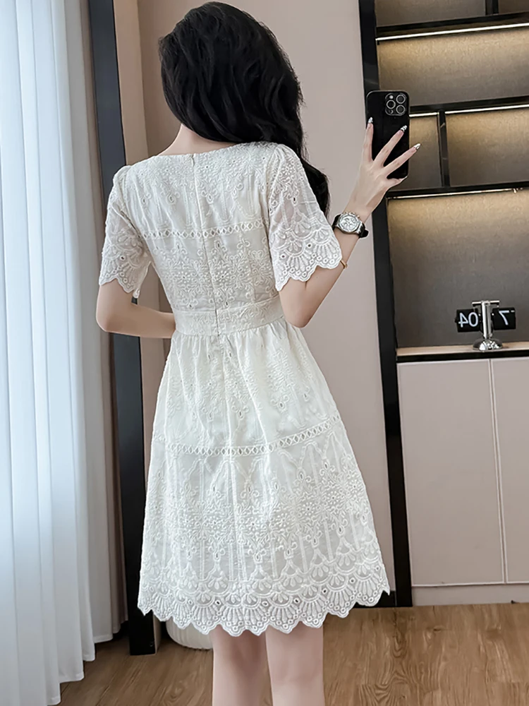 Wit borduurwerk uitgehold casual korte jurk voor dames zomer chique strik kwastje vierkante kraag jurk 2025, Koreaanse bodycon-jurken
