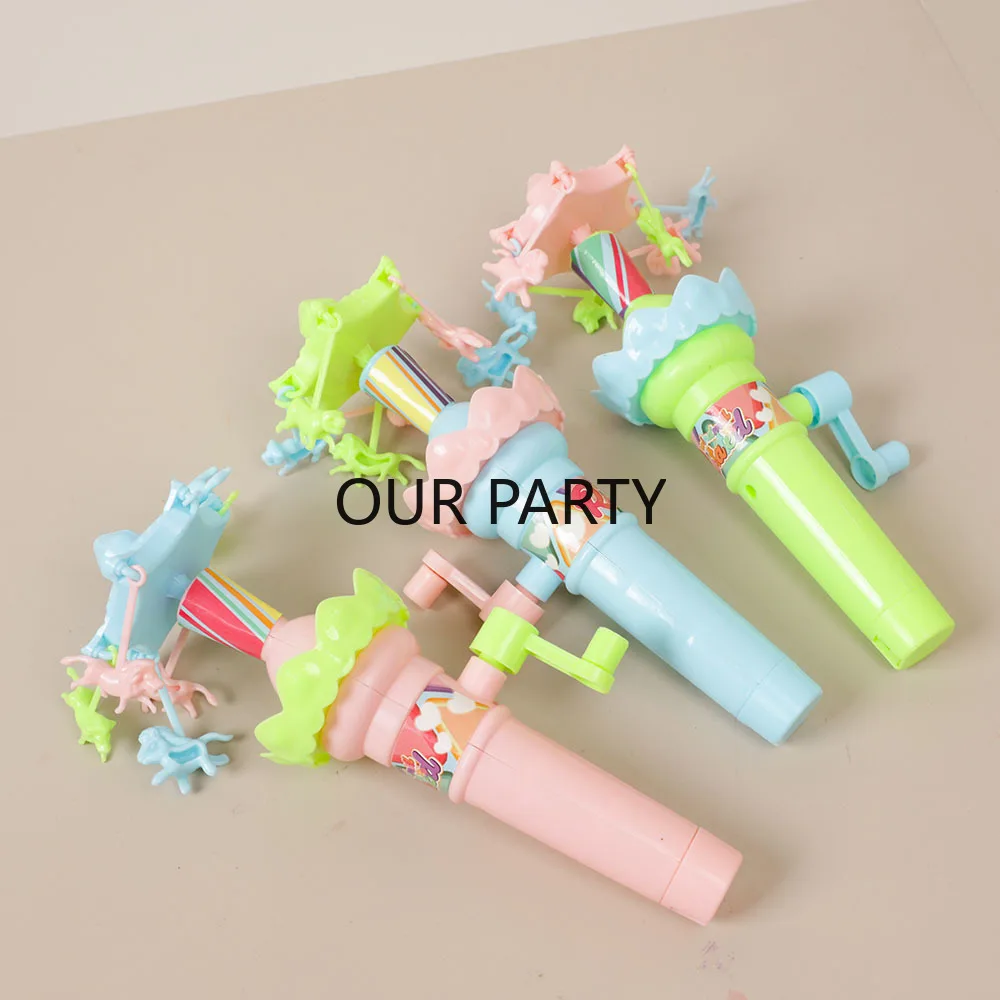 3-teiliges rotierendes Karussellspielzeug aus Kunststoff mit Handkurbel und LED-Leuchten für Kindergeburtstagspartygeschenke, Pinata-Füller, Schulbelohnungen – Detail 4
