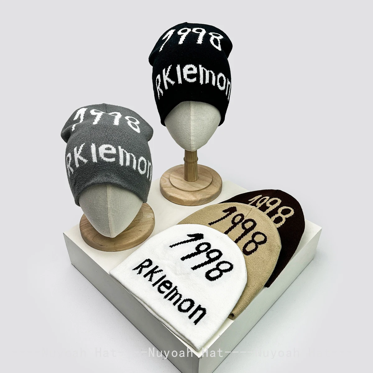 

New Men Women Cartoon Funny Stars Jacquard 1998 Letters Knitted Hats Warm Casual Fashion Outdoor Beanies Simple Versatile ins