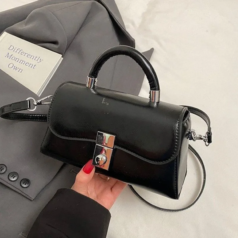 

Elegant Leather Women's Messenger Bag High-End Luxury Brand Fashionable Classic Paris Stylish Accent Daily Bag​