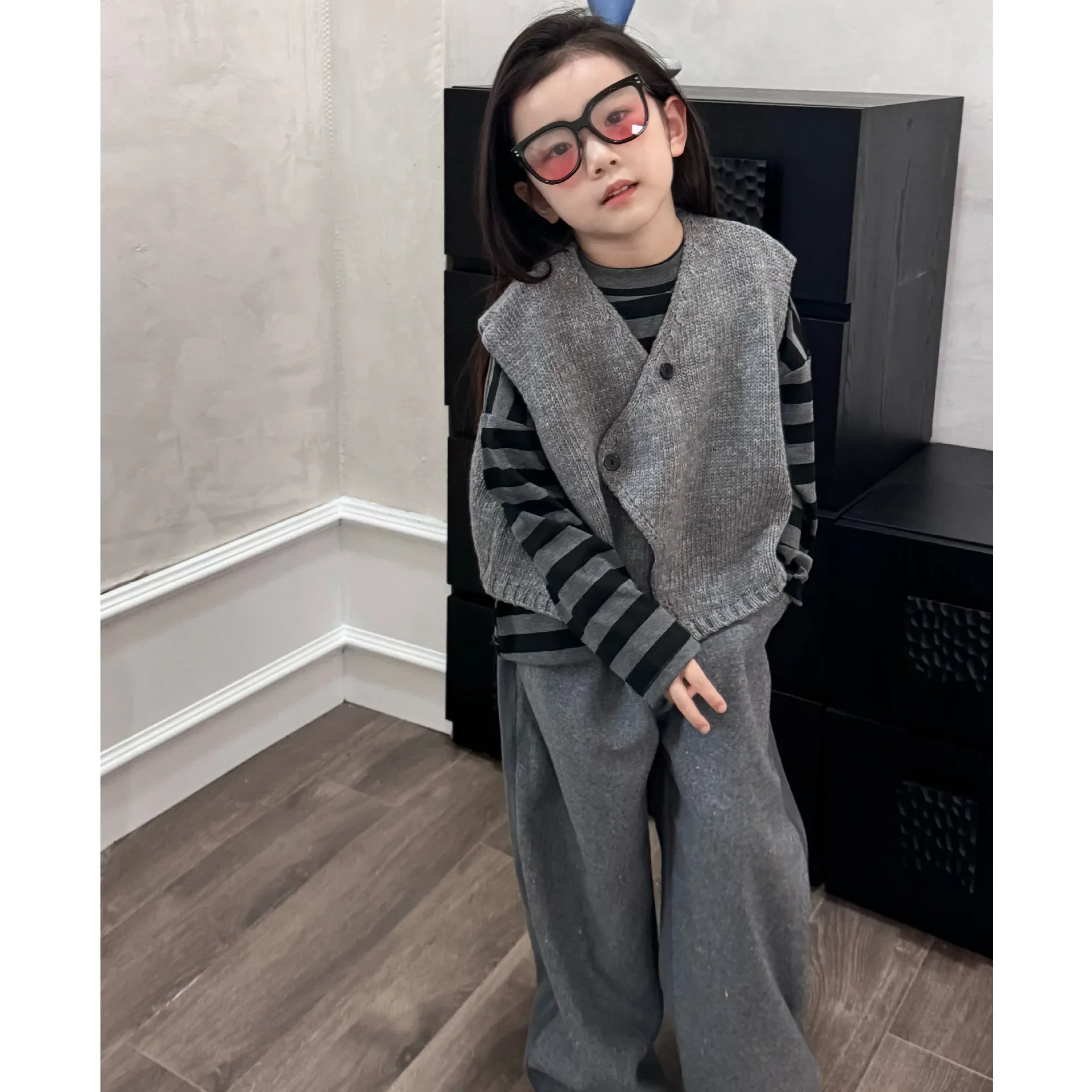 

Girls Vests 2024 New Winter Childrens Wear Korean Style Baby Girls Sleeveless V-neck Knitted Cardigan Vests Casual Simplicity