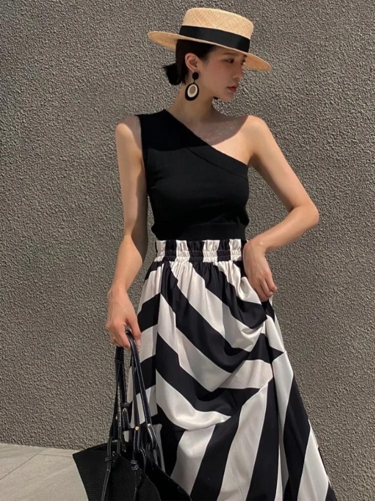 

Chic Summer ort Printed Vest with Asymmetrical Collar plus High Waist Flared Skirt for Women Faionable Slimming Design