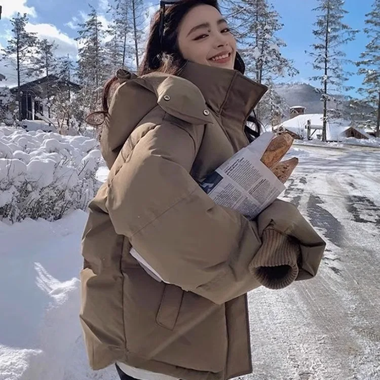 

Женская приталенная парка-пуховик с желтыми деталями, узкий силуэт, облегающий крой, подчеркивающий фигуру, модель GF