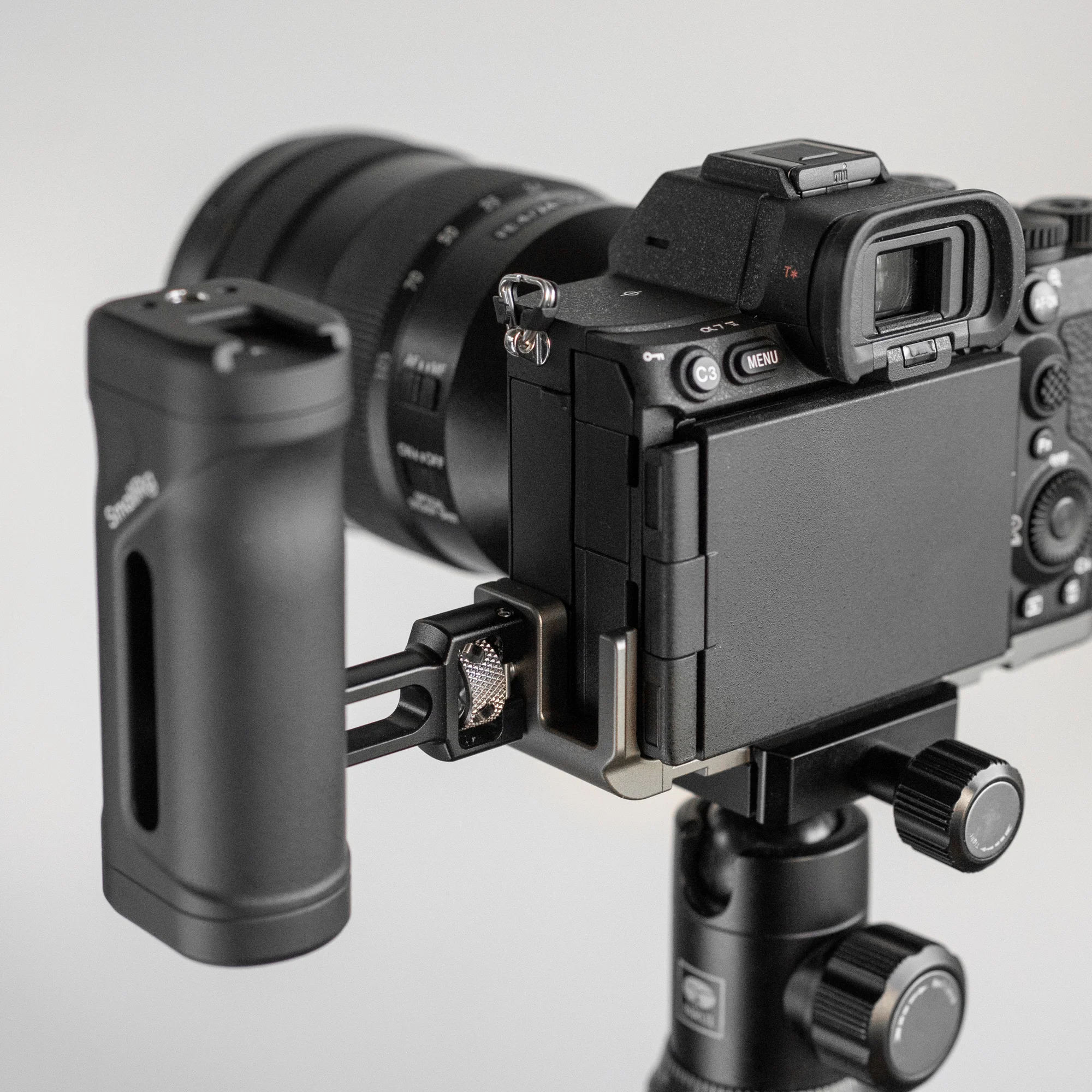 YUWOOD für Sony A7R5 / A7M4 Kamera-Cage mit Holzgriff und integrierter Schnellwechselplatte für Arca-Swiss Cage Rig Kit – Detail 5