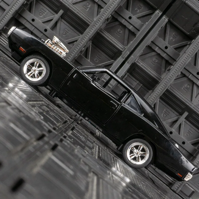 

1:32 simulation Dodge Alloy Car Model doors and the front hood and trunk door can be opened rich details, fine workmanship