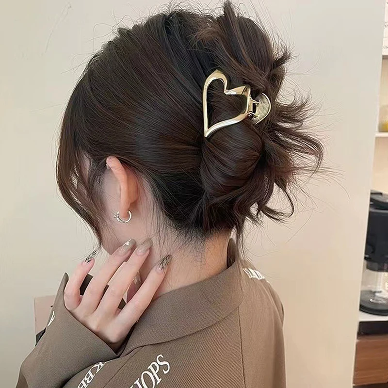 Mode Metall aushöhlen goldene silberne Farbe Herz Haar Klaue Frauen Mädchen elegante Frauen Haar Haarnadeln Klaue Clip Haarschmuck