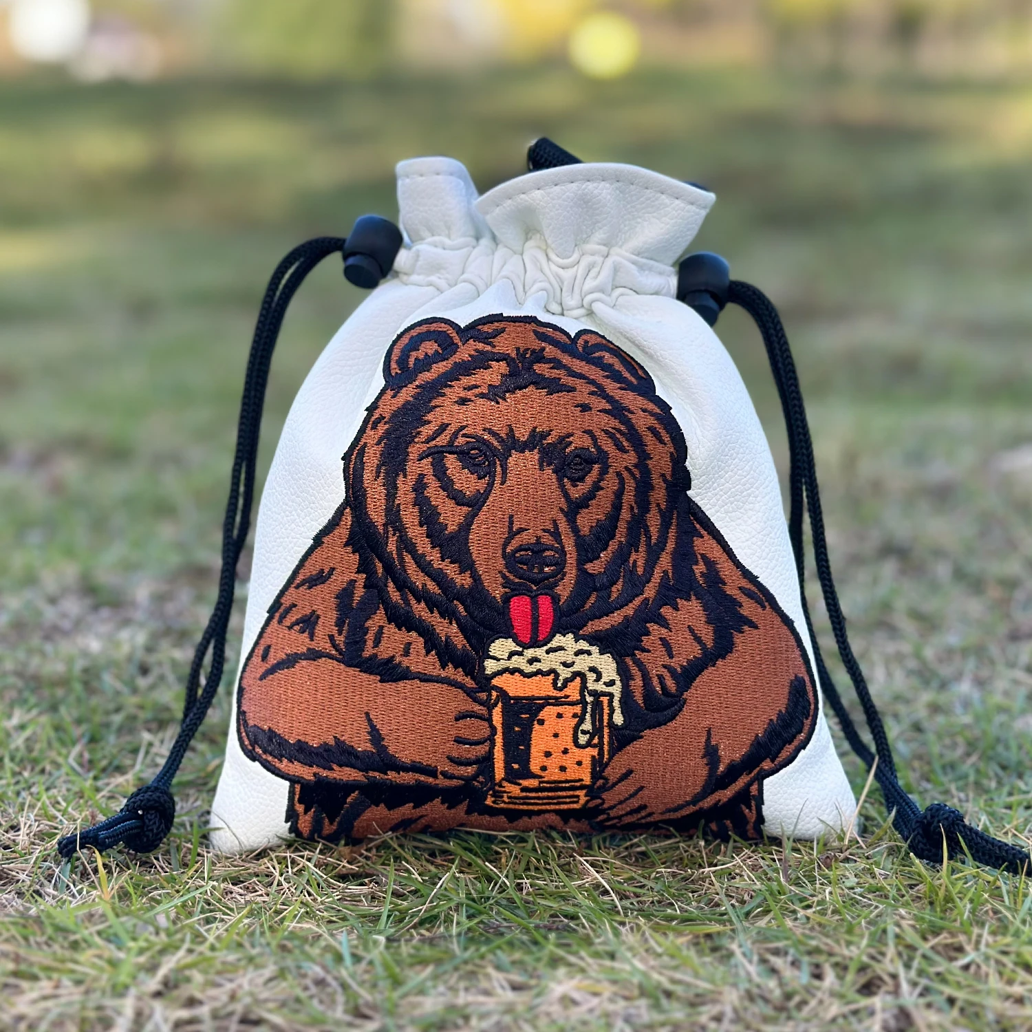 茶色のクマ柄と巾着式の開閉部が付いたポータブルゴルフバッグ、 - Golf Equipment Drawing のレビューと価格