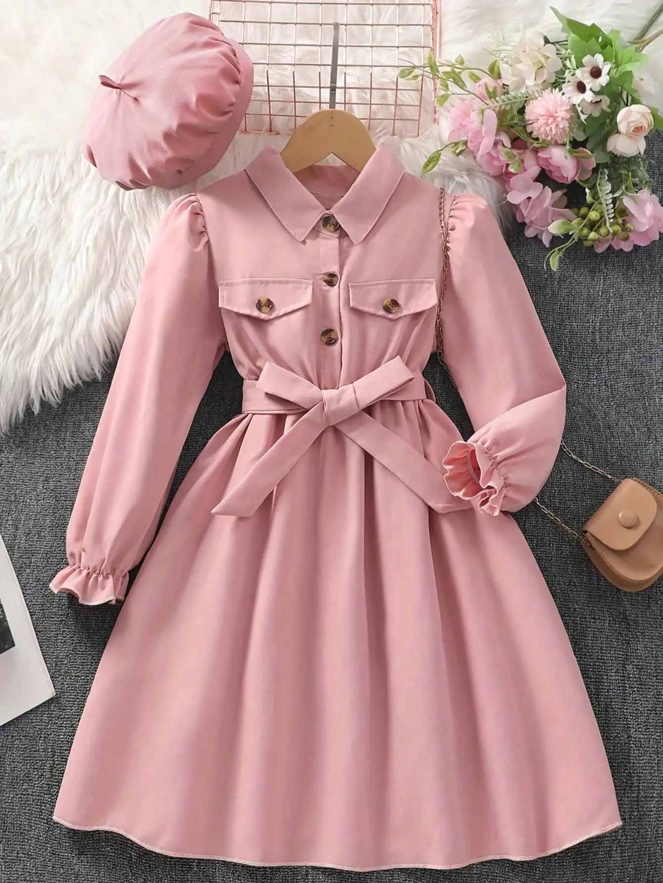 Elegant long sleeved lapel dress with belt, suitable for casual wear in winter, popular style