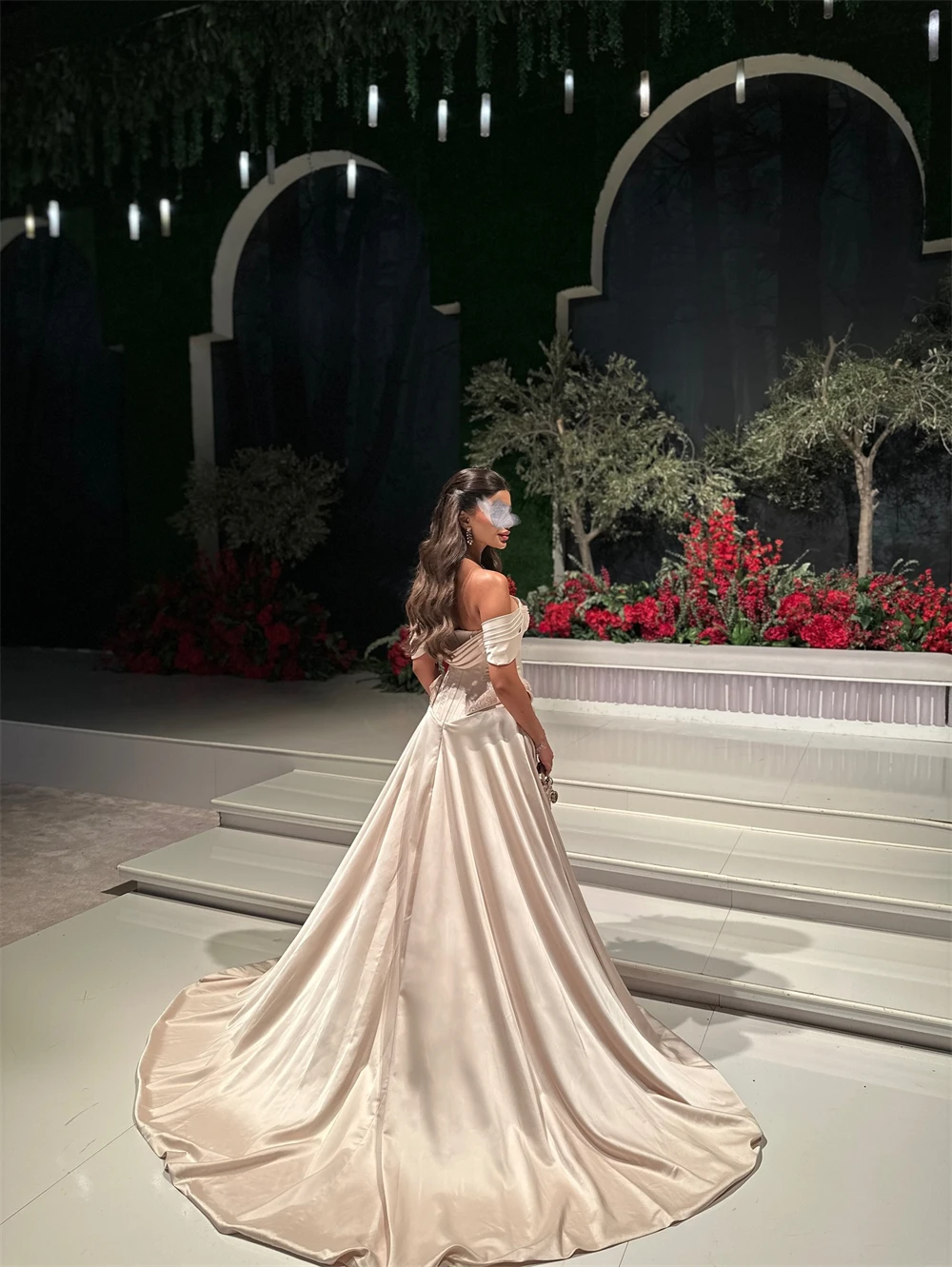 

Customized Luxury Satin Evening Dress Temperament Strapless Sleeveless Homecoming Dress High Quality Special Occasion Gowns