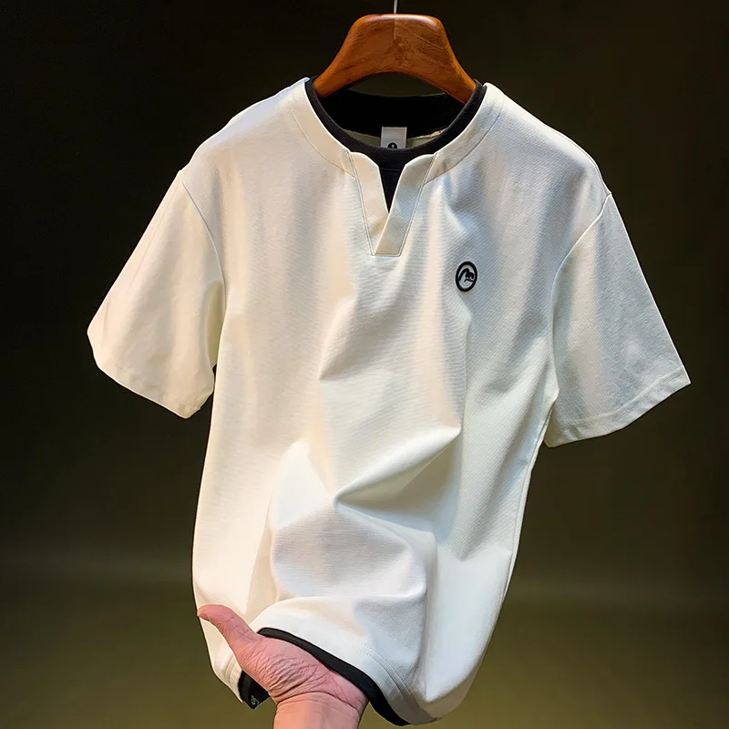 ฤดูร้อนเสื้อยืดผู้ชายอินเทรนด์ถักปักคอวีปลอมสองชิ้นซ้อนแขนสั้นระบายอากาศบางด้านบน