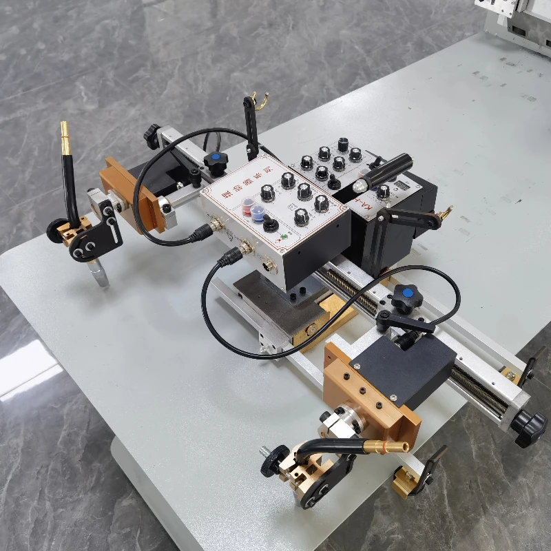

KA-HE9/2 Новый высококачественный портативный автоматический сварочный робот с двойным пистолетом Mig Производство трактора Box-Beam Swing Постоянные магниты