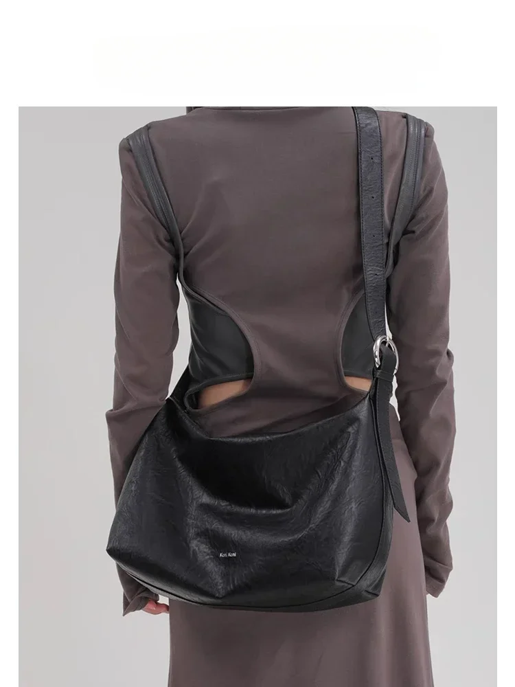 

Niche large capacity tote bag commuter messenger shoulder bag