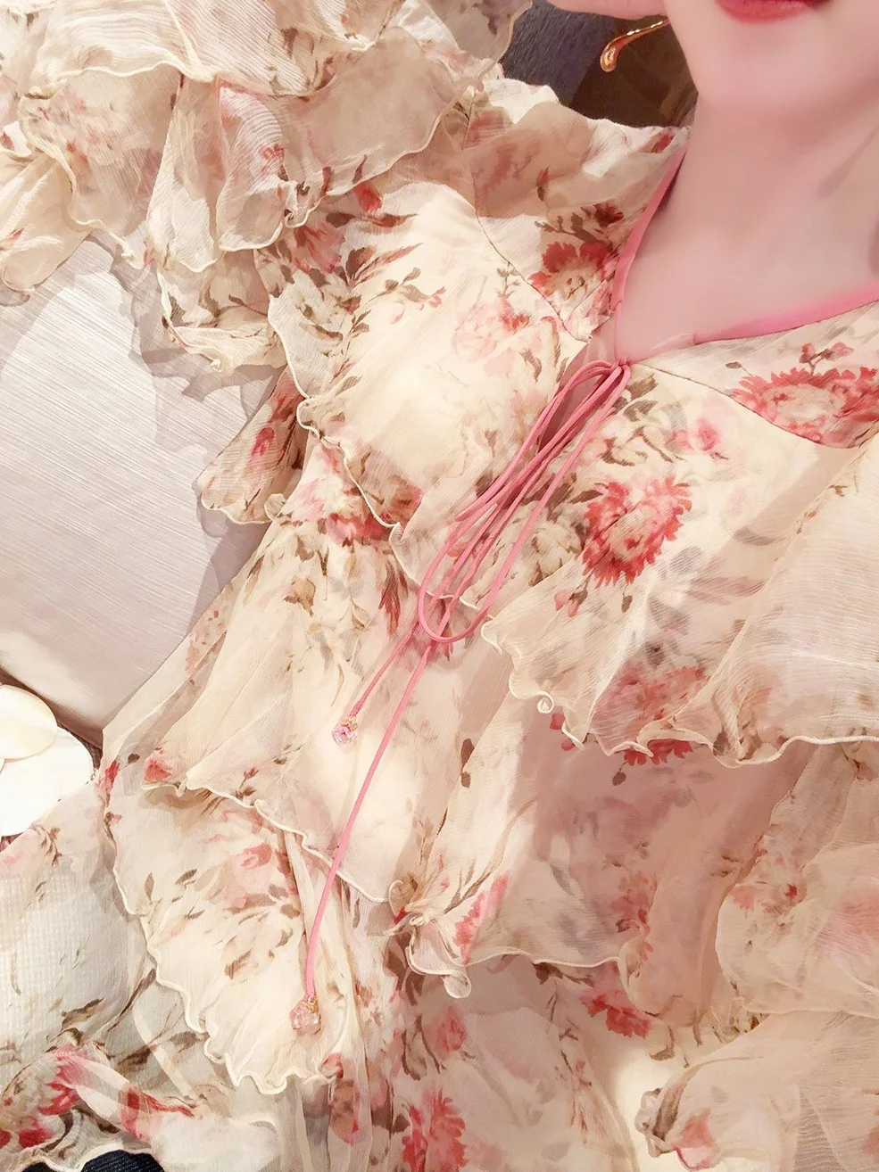 

Женская шелковая блузка Ele Floral: шикарный топ из натурального шелка для весны, дышащий, комфортный, с длинным рукавом, круглым вырезом и принтом