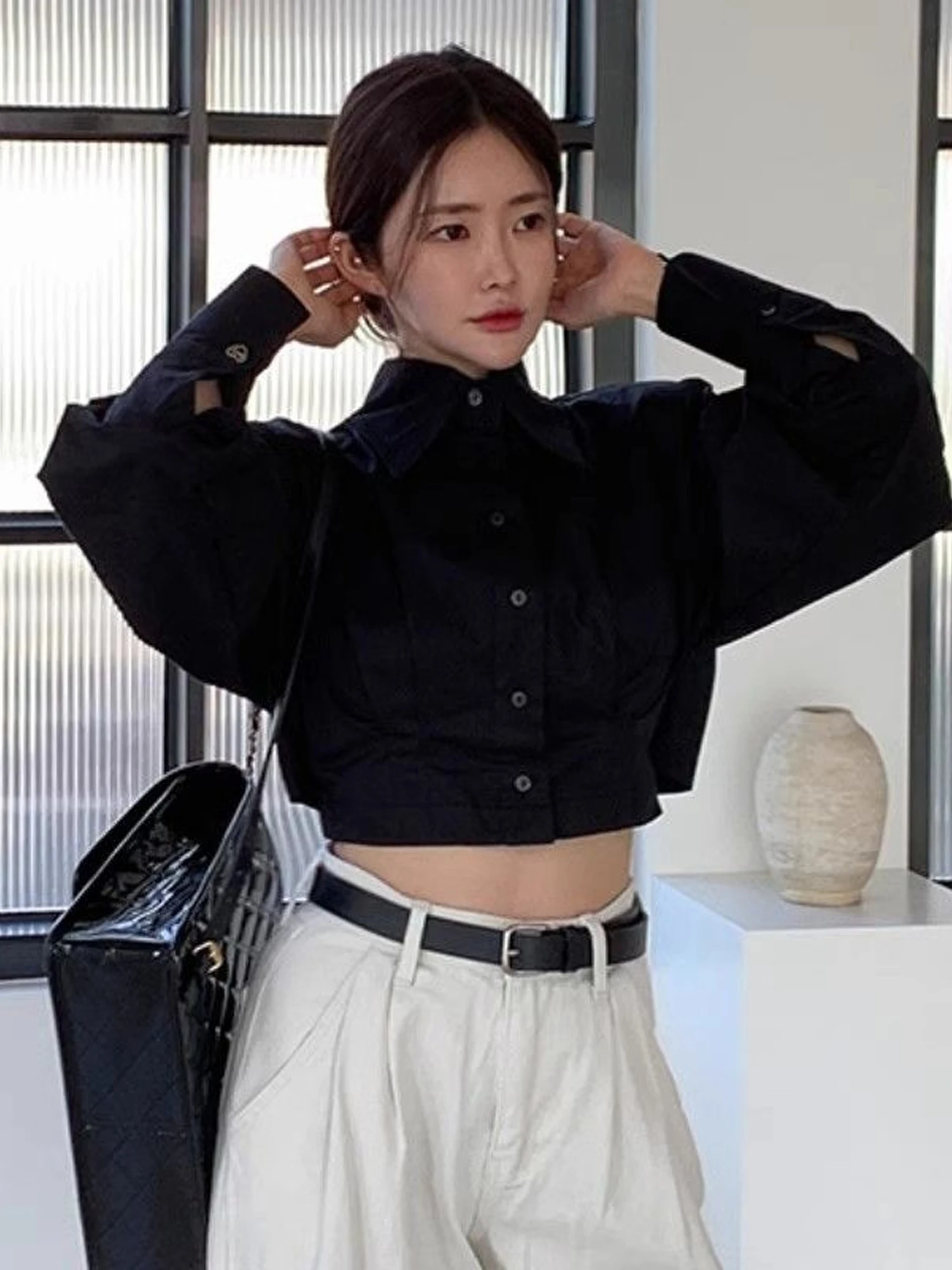 French Style Short Sleeveless Hollow out Loose Fit Turn-down Collar Women's Shirt Versatile Casual Design Sensation for Autumn