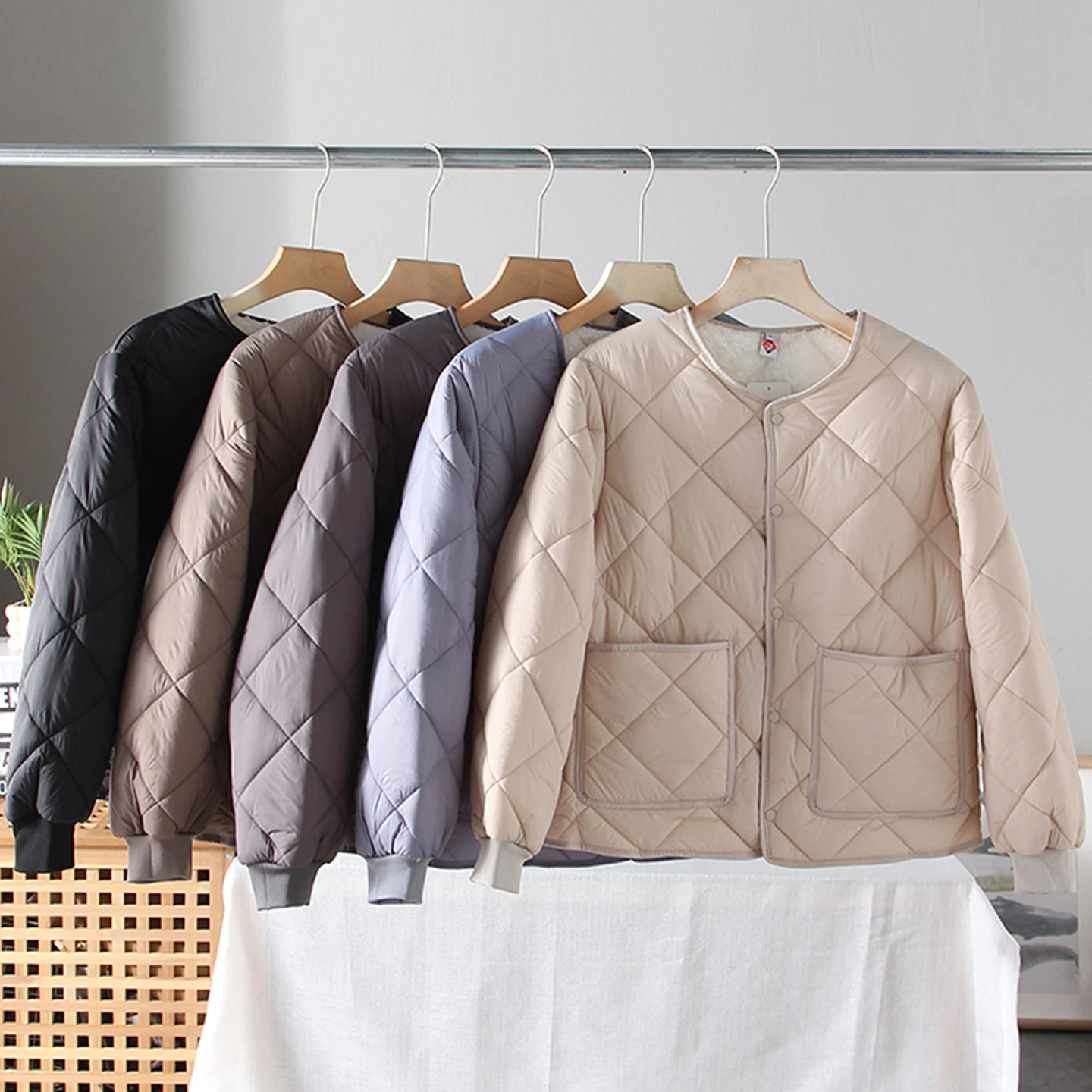 

Lightweight Padded Jaet Quilted Fce Lined Collarl Cotton Outerwear for Men And Women Color Diamond Stitching