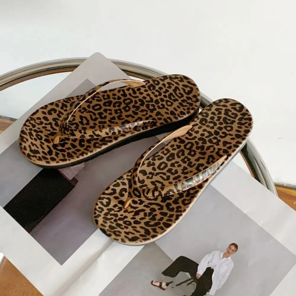 Simple All Match Leopard Flip Flops Elegant Thick Soled Slides Sandals Women Anti Slip Beachwear Shoes Platform Slippers Beach
