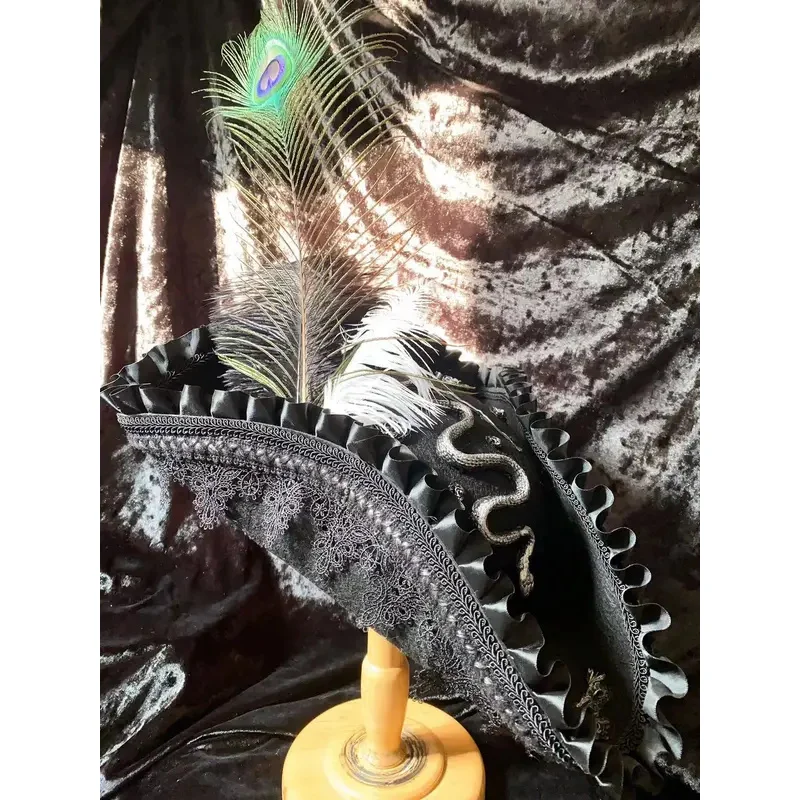 新しい海賊帽子ヴィンテージスカル三角帽子ハロウィンコスプレ海賊羽帽子映画衣類アクセサリー帽子高品質