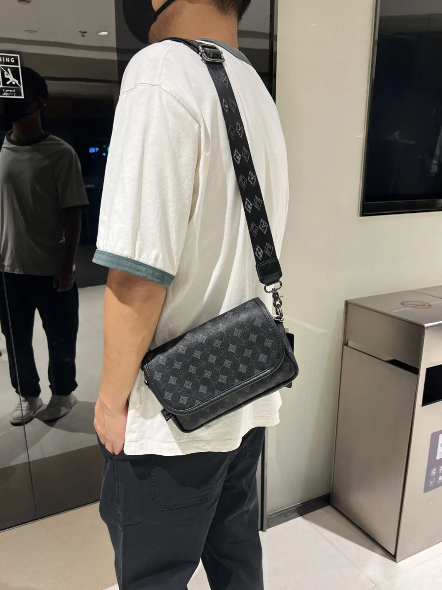 New Fashionable Unisex Floral Single Shoulder Commuter Bag Business Style Polyester Lined Waterproof Small Square Bag
