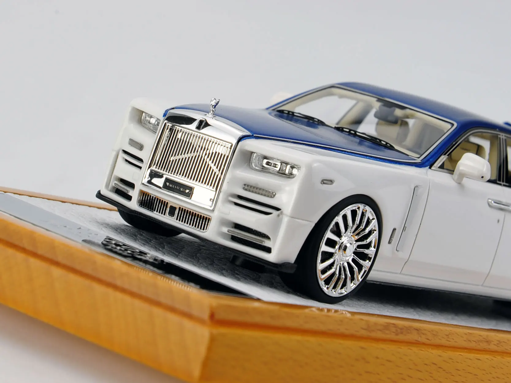 XEROX 1:43 For Mansory Phantom VIII Limited to 30 Sets Simulation Resin Static Car Model Toy Gift