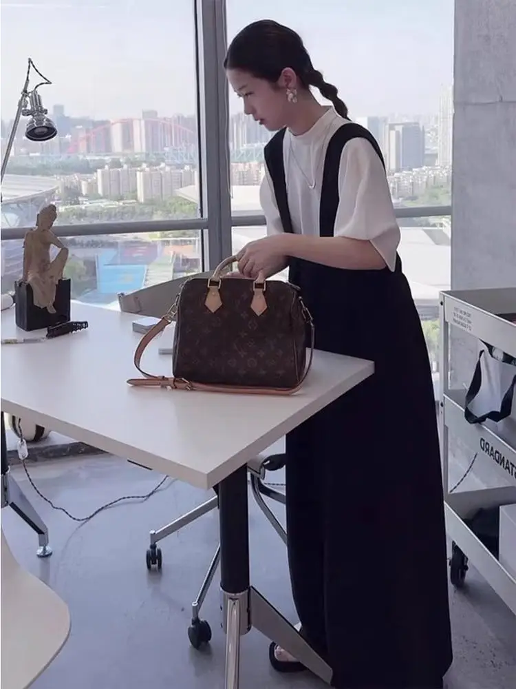 夏のアウトフィット ツーピースセット ユニークなirtとオーバーオール 軽量 マチュリ 高級感 クレテ風 シングルコート