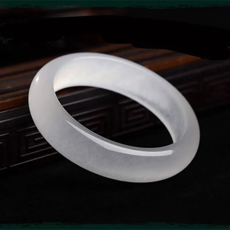 

Ice Transparent White Quartz Jade Bracelet for Women Is Exquisite and Versatile for Women