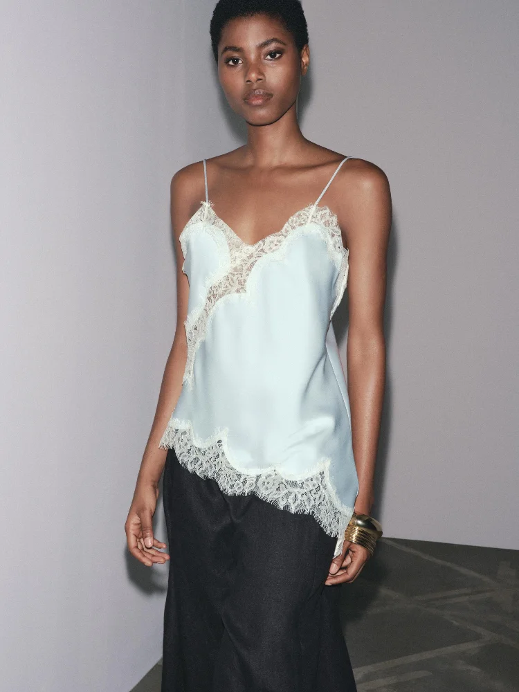 เดรสสั้นเซ็กซี่ผ้าลูกไม้แต่งผ้าแบบสลิง แขนกุด เปิดหลัง ทรงเข้ารูป ผ้าไหมเนื้อนุ่มผ่าข้าง ดีไซน์ไม่สมมาตร  ชุดเดรสยาวสำหรับผู้หญิง  แฟชั่นใหม่ทันสมัย เหมาะสำหรับใส่ไปชายหาด